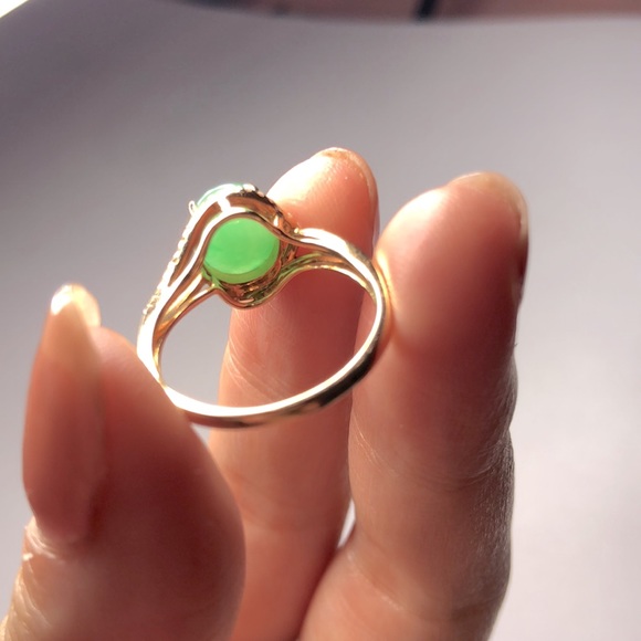 Grade A Untreated Apple Green Burma Jadeite w/ Diamond 18k YG Ring - Picture 5 of 8